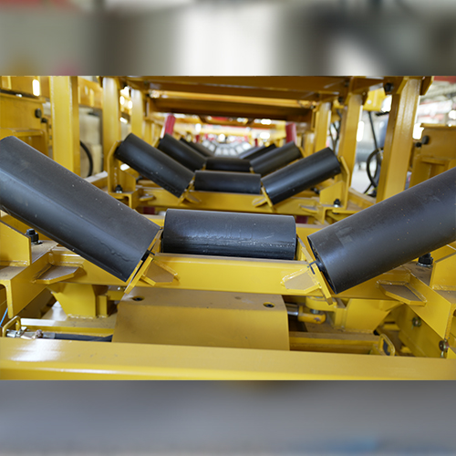 Belt conveyor self moving tail