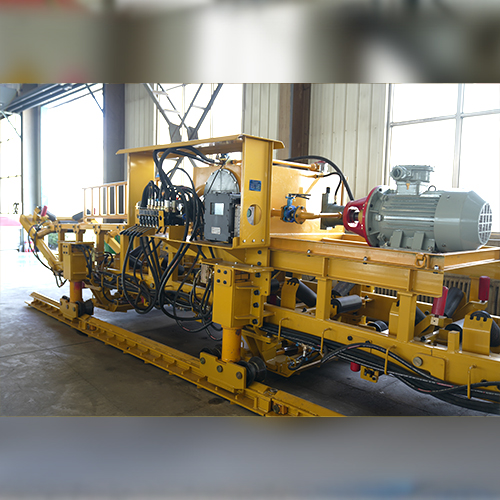 Belt conveyor self moving tail